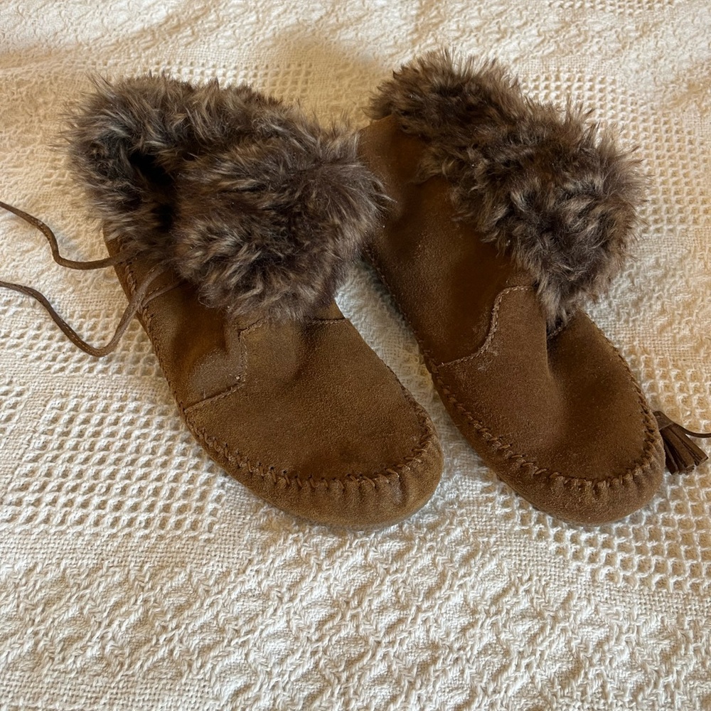 Minnetonka Brown Ankle Booties with Fur Trim women’s size 6.5 - Picture 2 of 5
